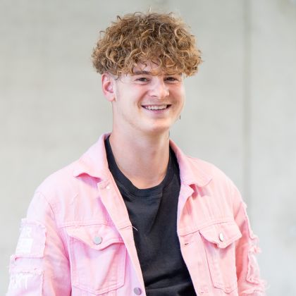 Portrait von Ryan Wölfli